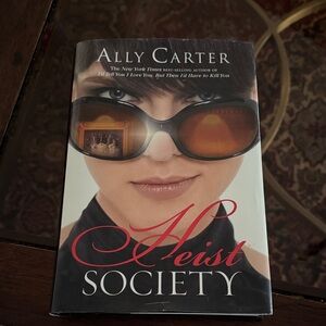 Heist Society by Ally Carter Hardcover